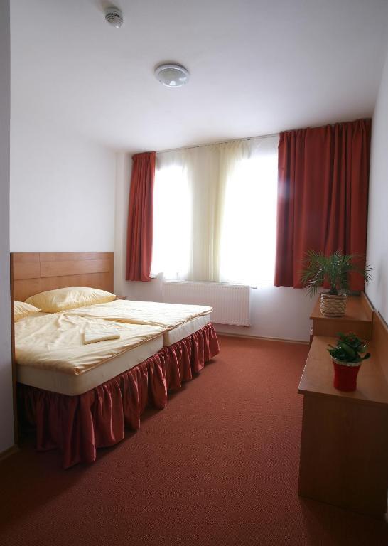 Hotel Slavia Tabor Room photo